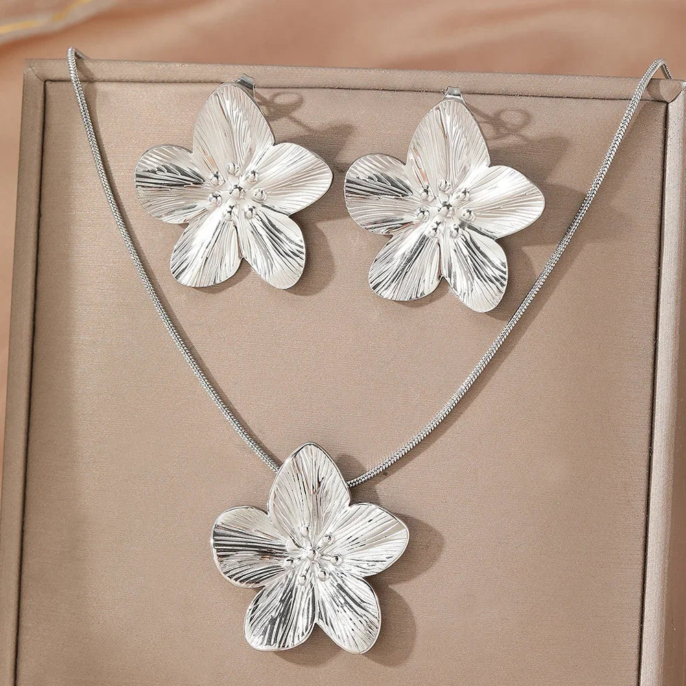 Women's Flower Earrings & Necklace Set