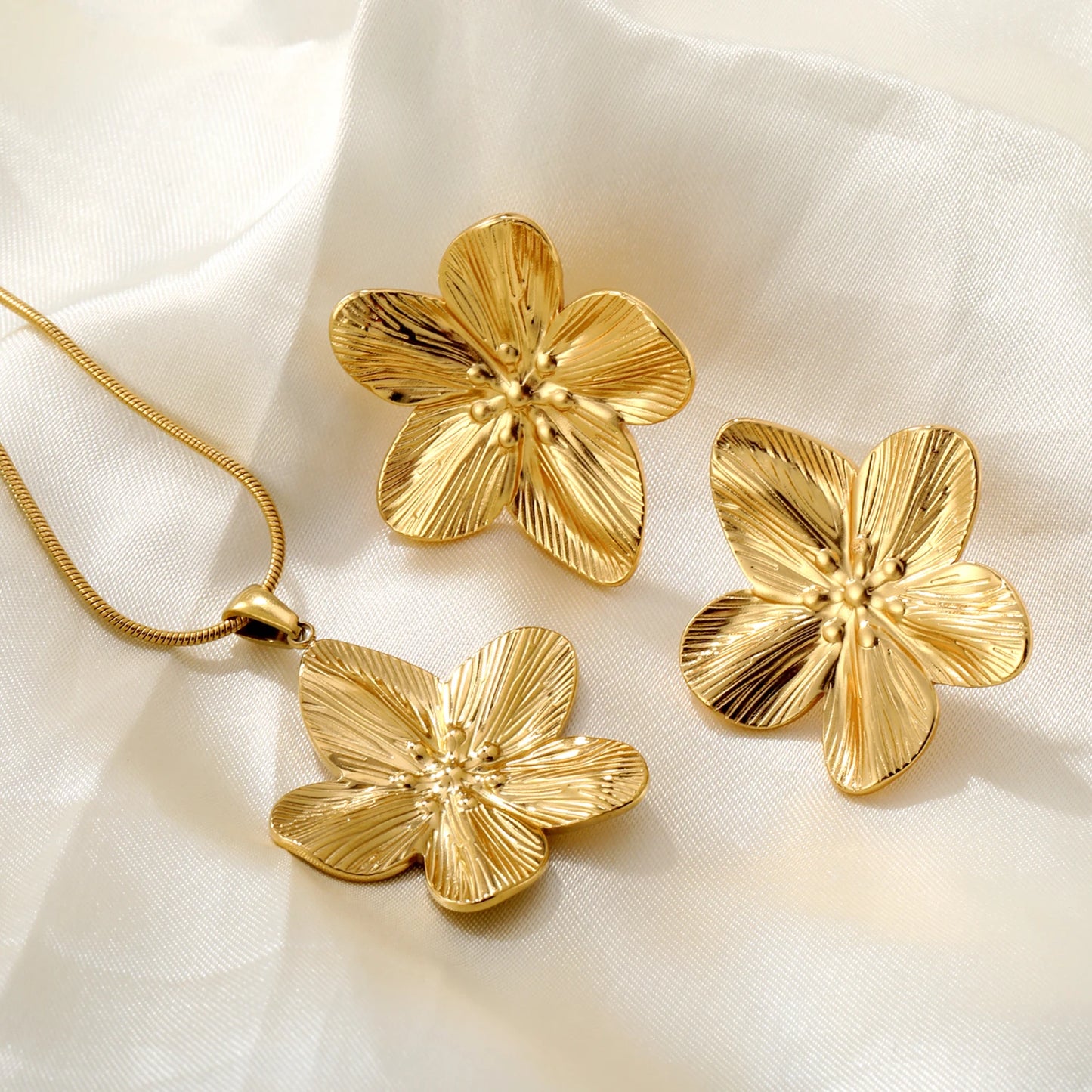 Women's Flower Earrings & Necklace Set