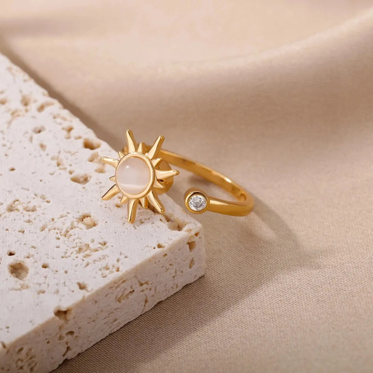 Women's Sun Pendant Spinner Ring